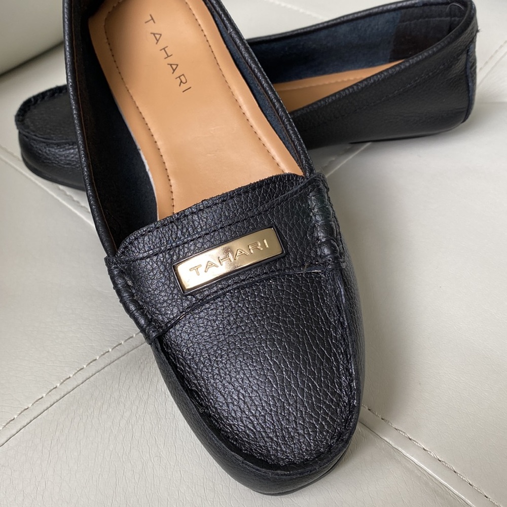 TAHARI leather loafers
